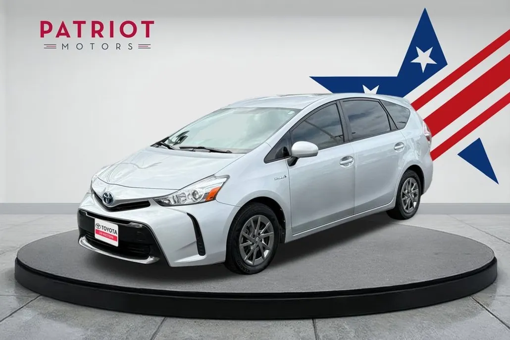 2017 Toyota Prius V Two photo 1