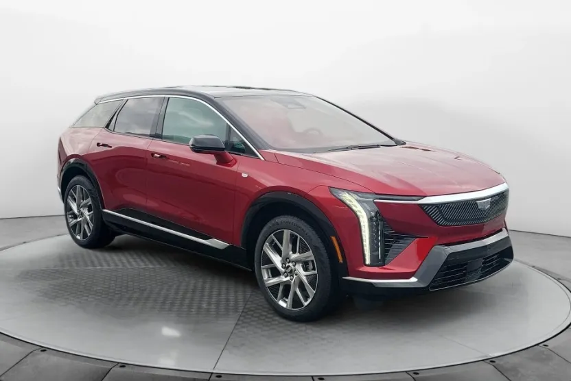 2025 Cadillac Optiq Luxury photo 1