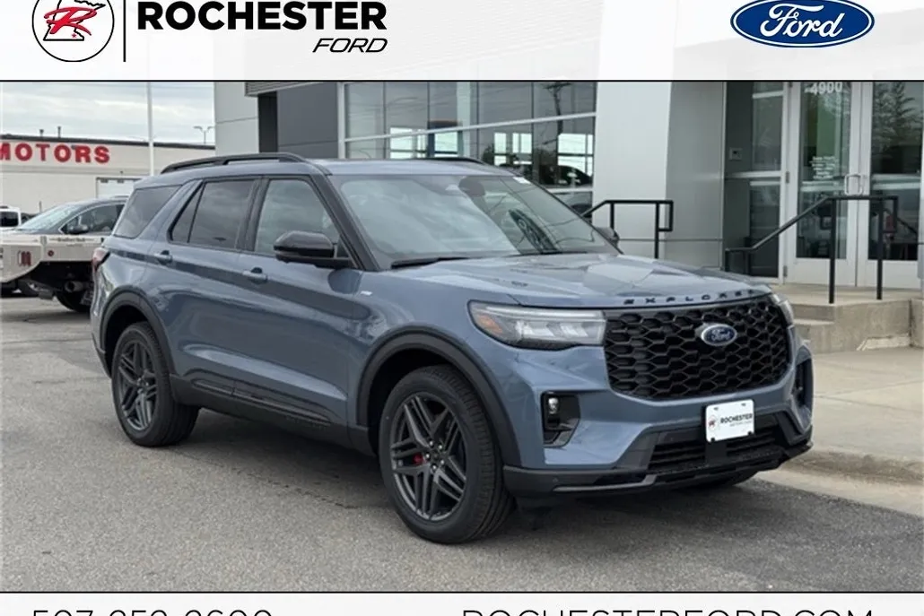 2025 Ford Explorer ST-Line photo 1
