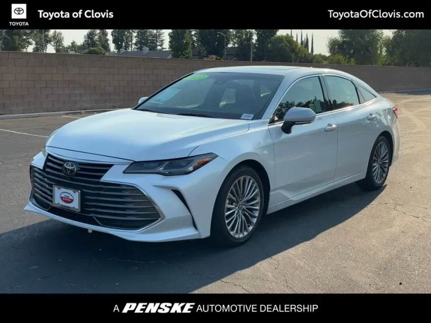 2022 Toyota Avalon Limited photo 1