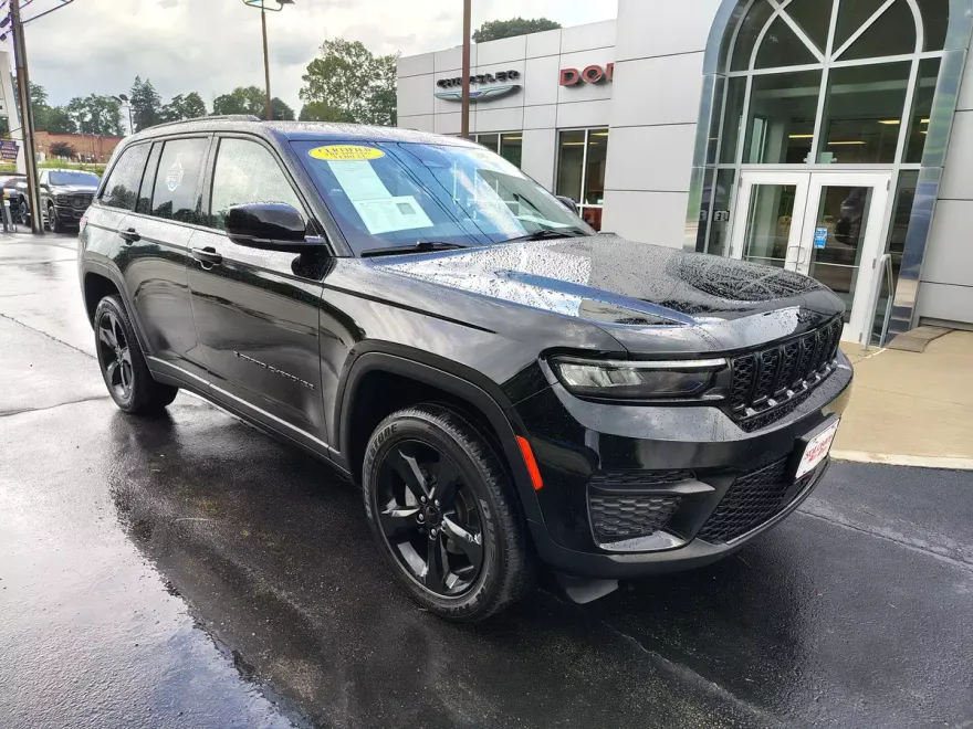 2023 Jeep Grand Cherokee Altitude photo 1