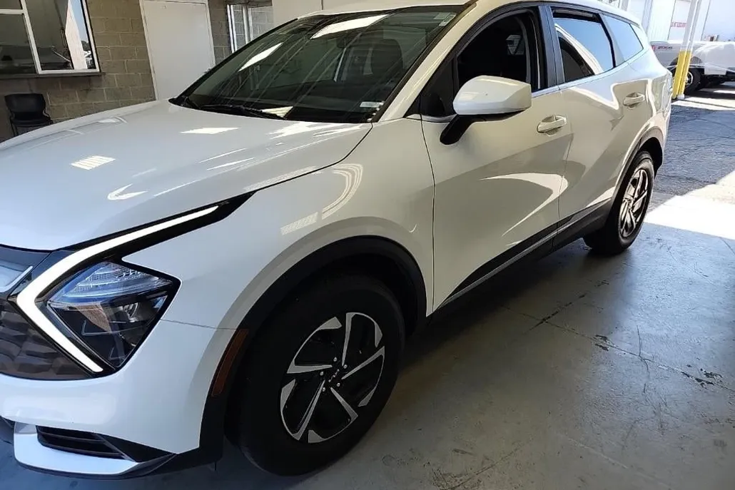 2023 Kia Sportage Hybrid LX photo 1