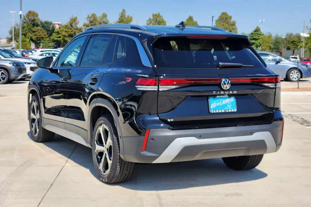 2025 Volkswagen Tiguan SE photo 1