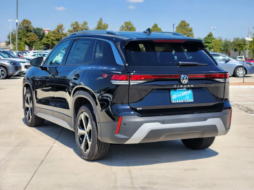 2025 Volkswagen Tiguan SE photo 1