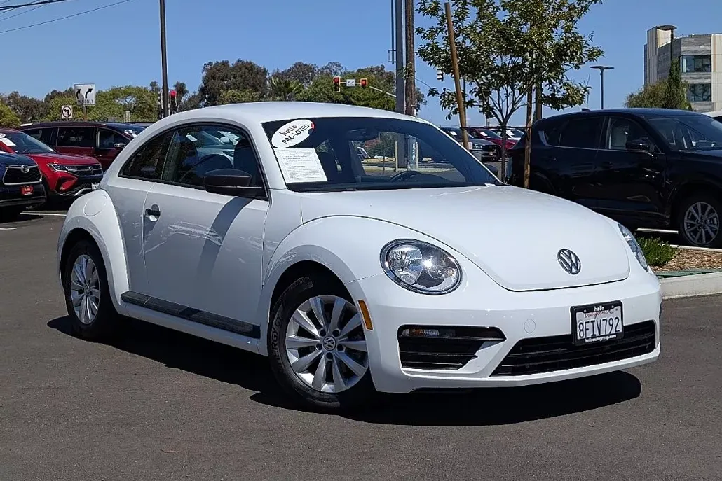 2018 Volkswagen Beetle S photo 1