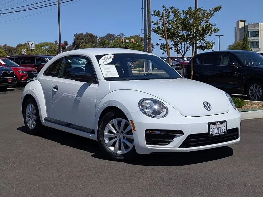 2018 Volkswagen Beetle S photo 1