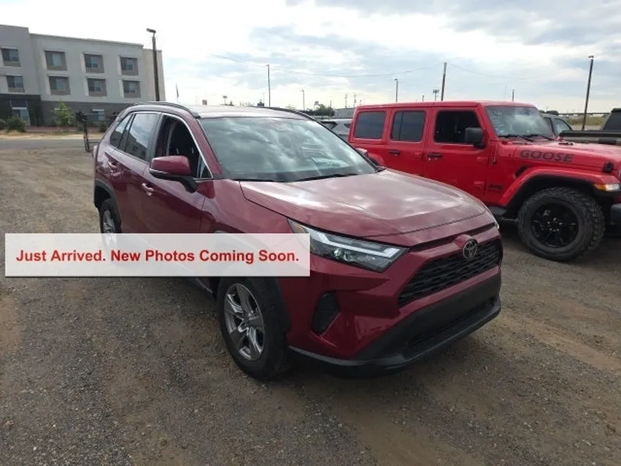 2023 Toyota RAV4 XLE photo 1
