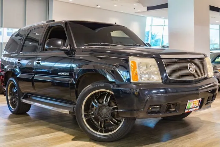 2002 Cadillac Escalade Base photo 1