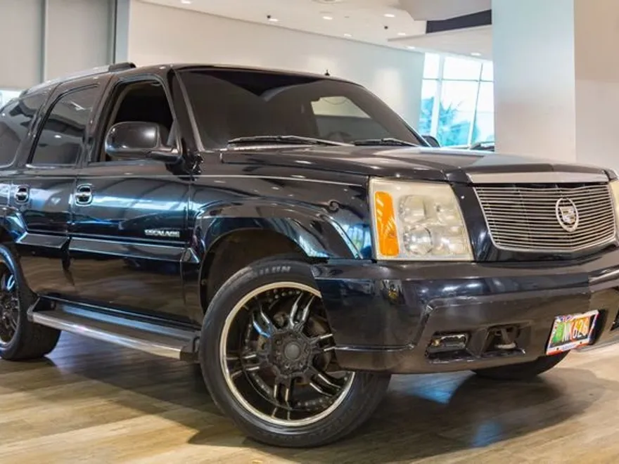 2002 Cadillac Escalade Base photo 1
