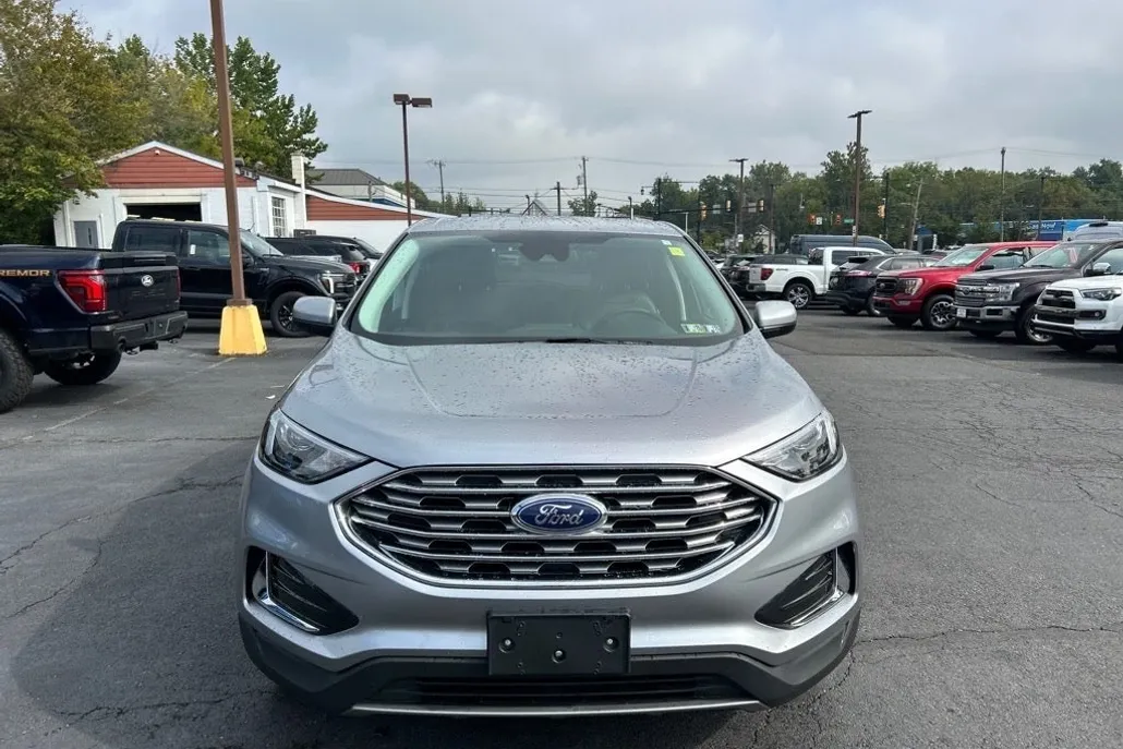 2022 Ford Edge SEL photo 1
