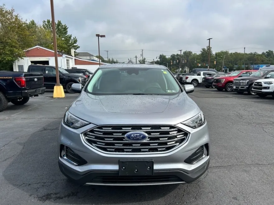 2022 Ford Edge SEL photo 1