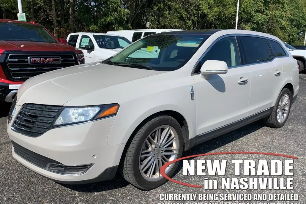 2019 Lincoln MKT Reserve photo 1
