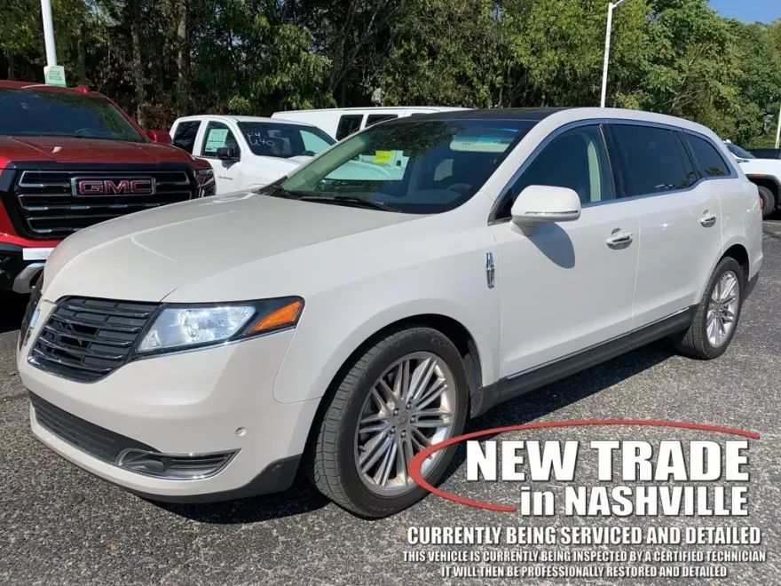 2019 Lincoln MKT Reserve photo 1