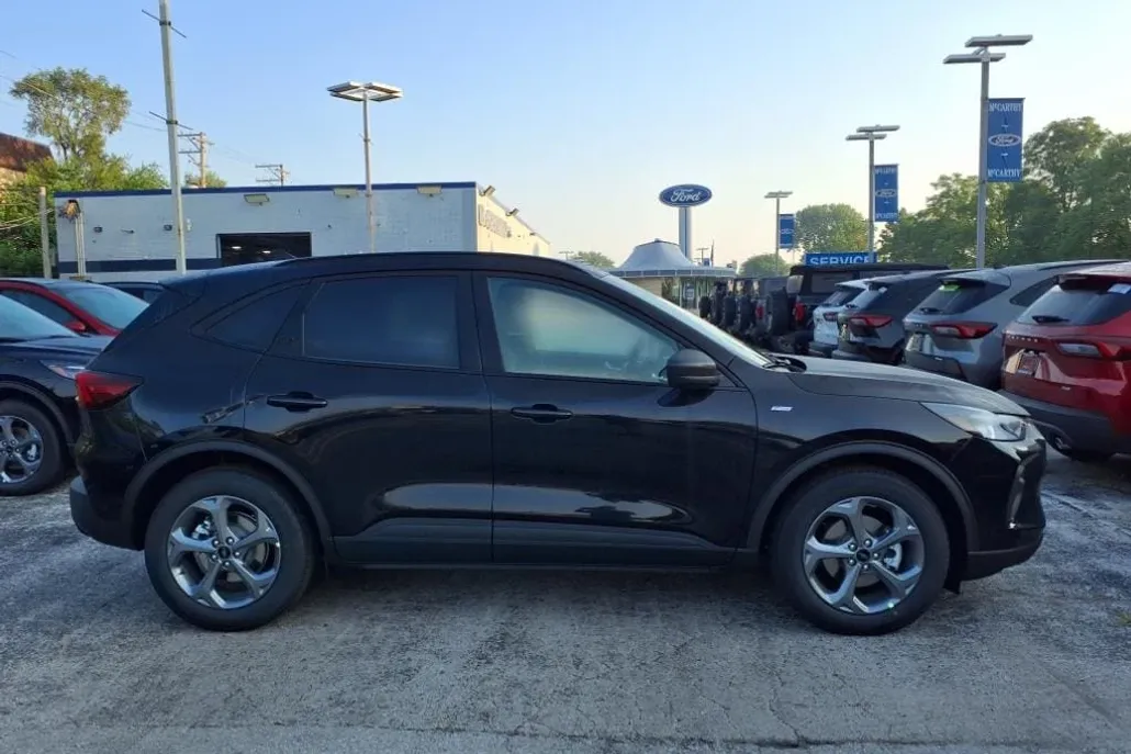 2025 Ford Escape ST-Line photo 1