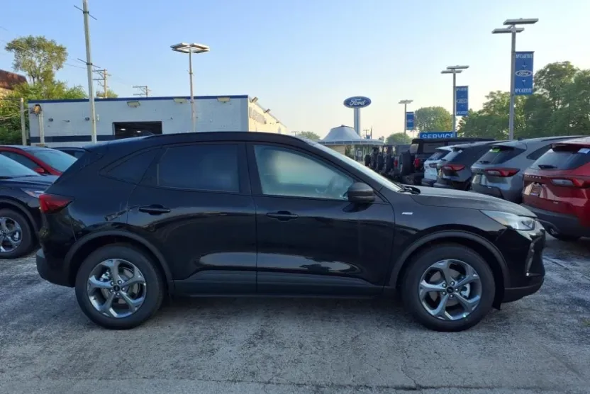 2025 Ford Escape ST-Line photo 1