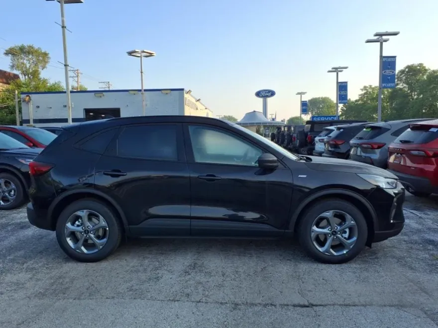 2025 Ford Escape ST-Line photo 1