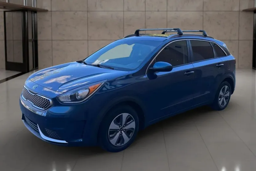 2017 Kia Niro LX photo 1