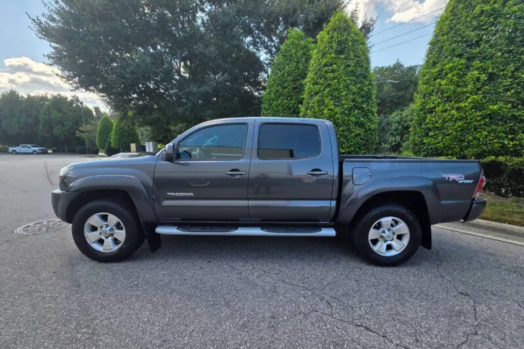 2010 Toyota Tacoma V6 photo 1