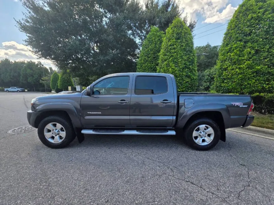 2010 Toyota Tacoma V6 photo 1