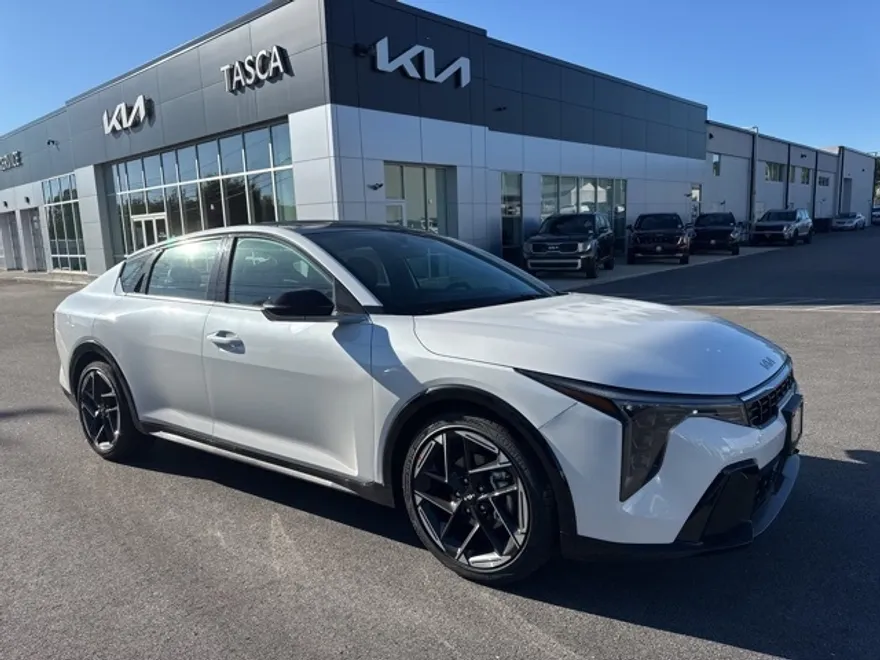 2025 Kia K4 GT-Line photo 1