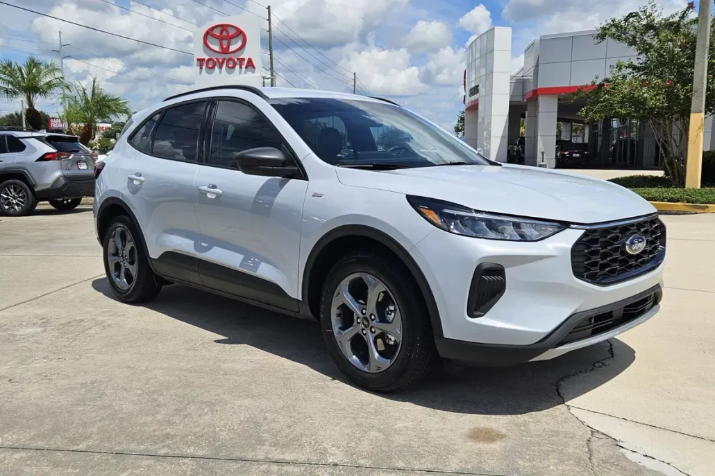 2025 Ford Escape ST-Line photo 1
