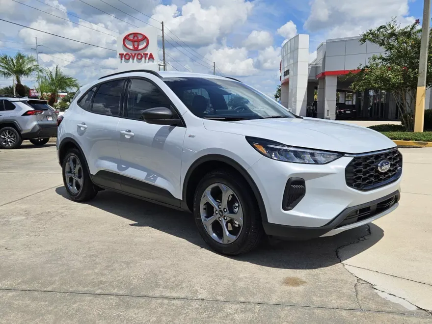2025 Ford Escape ST-Line photo 1