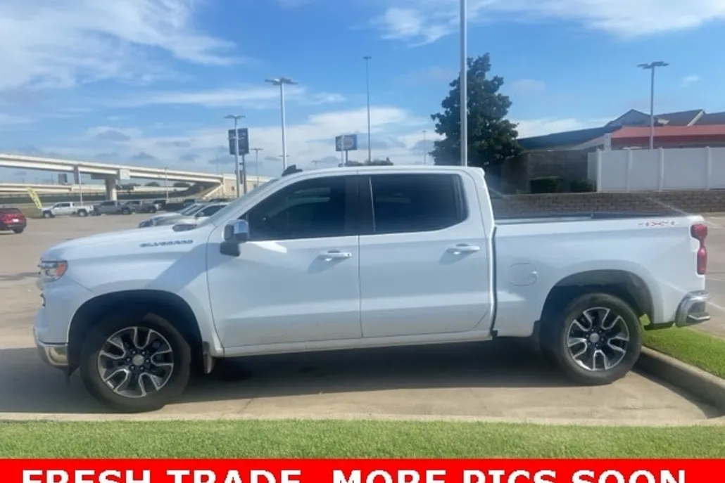 2023 Chevrolet Silverado 1500 LT photo 1