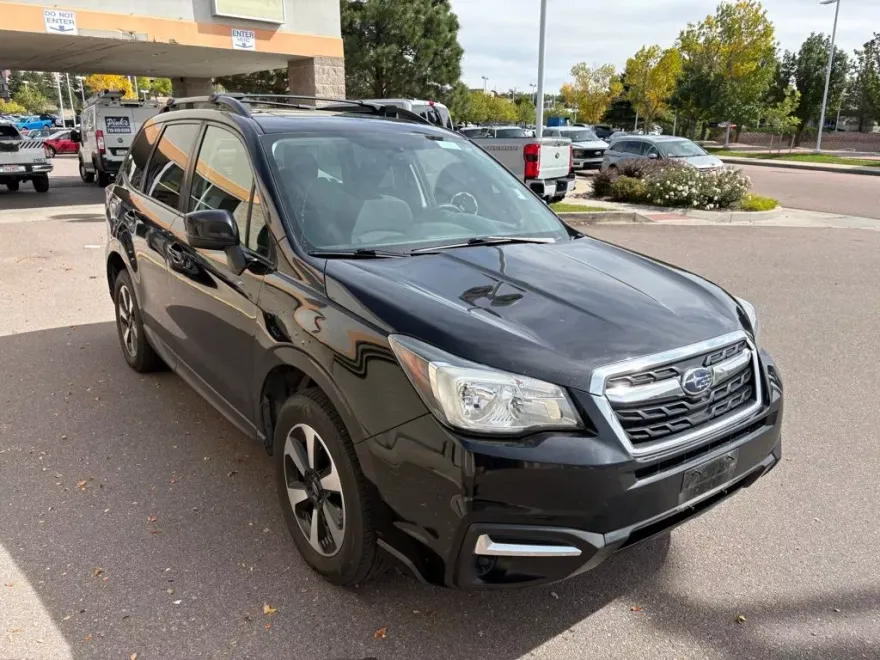 2017 Subaru Forester 2.5i Premium photo 1