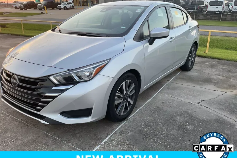2023 Nissan Versa SV photo 1