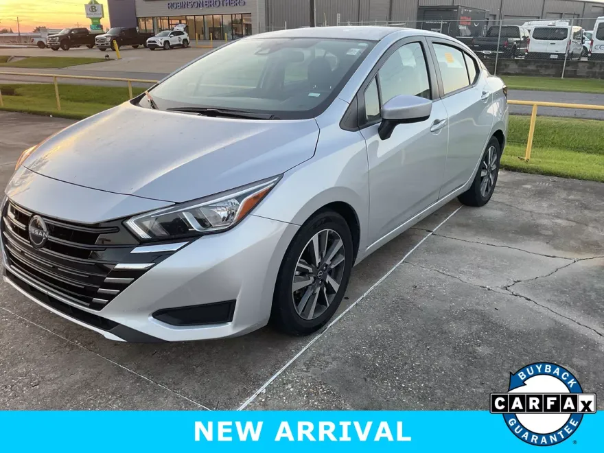 2023 Nissan Versa SV photo 1