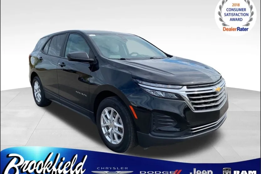 2023 Chevrolet Equinox LS photo 1