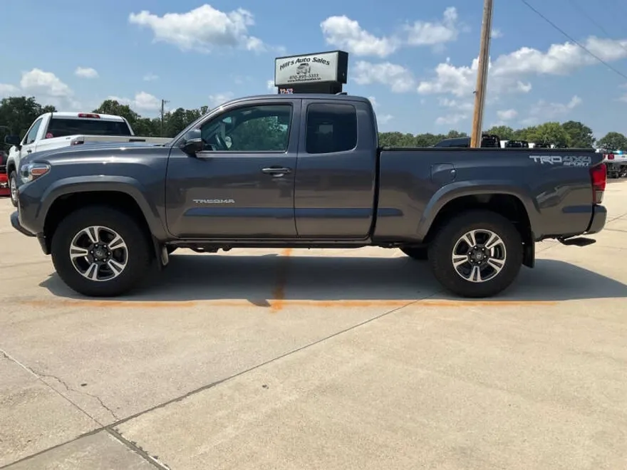 2018 Toyota Tacoma SR5 V6 photo 1