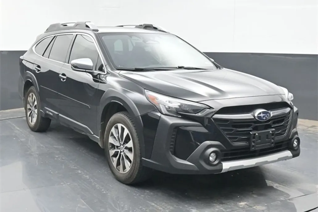 2024 Subaru Outback Touring photo 1