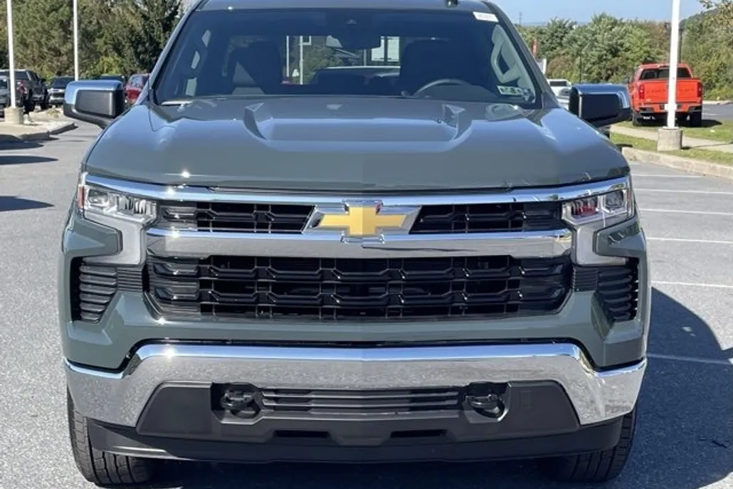2026 Chevrolet Silverado 1500 LT photo 1
