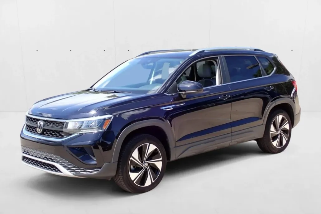 2024 Volkswagen Taos SE photo 1