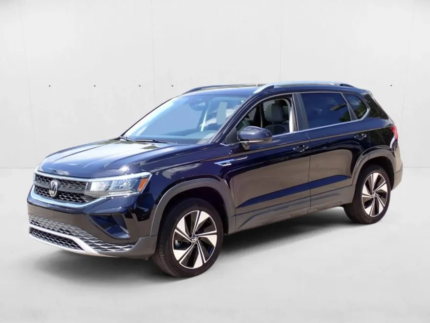 2024 Volkswagen Taos SE photo 1