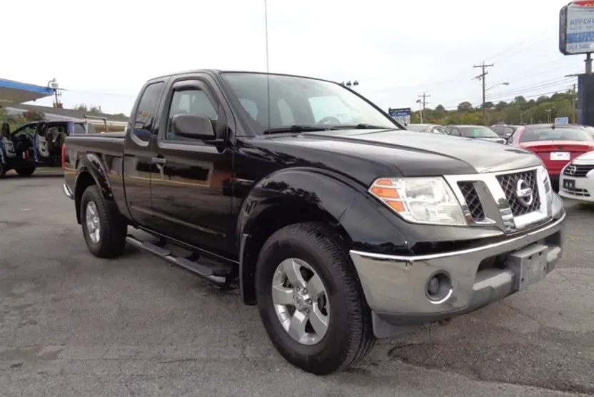 2010 Nissan Frontier SE King Cab photo 1