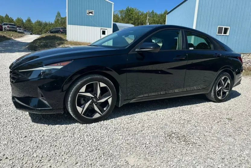 2023 Hyundai Elantra SEL photo 1