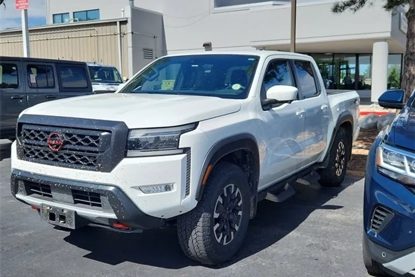 2023 Nissan Frontier PRO-4X photo 1