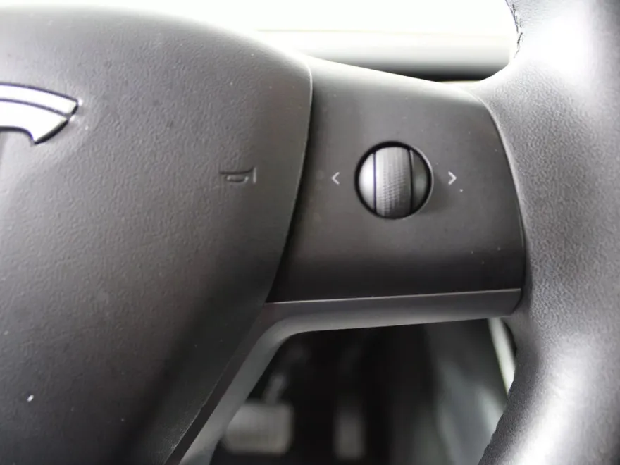 2020 Tesla Model Y Long Range photo 13