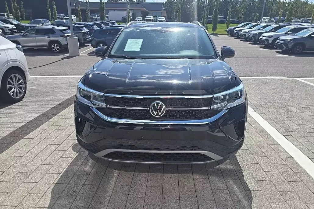 2022 Volkswagen Taos SEL photo 1