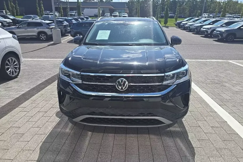 2022 Volkswagen Taos SEL photo 1