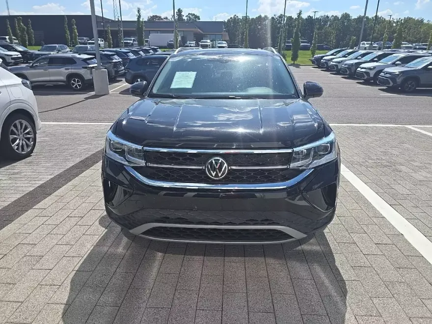 2022 Volkswagen Taos SEL photo 1