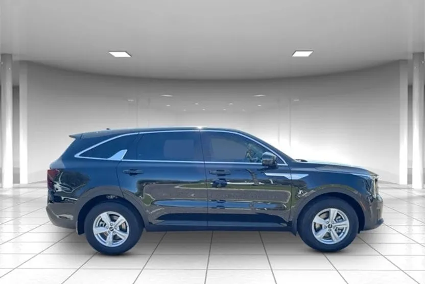 2025 Kia Sorento LX photo 1