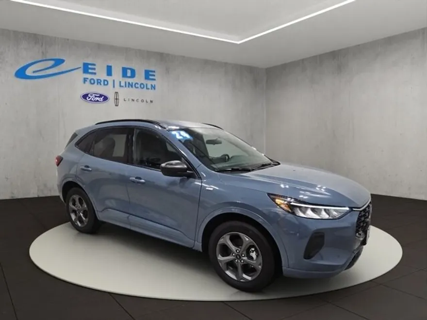 2024 Ford Escape ST-Line photo 1