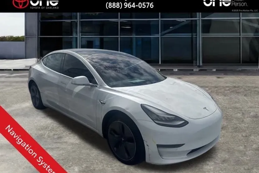 2020 Tesla Model 3 Standard Range Plus photo 1