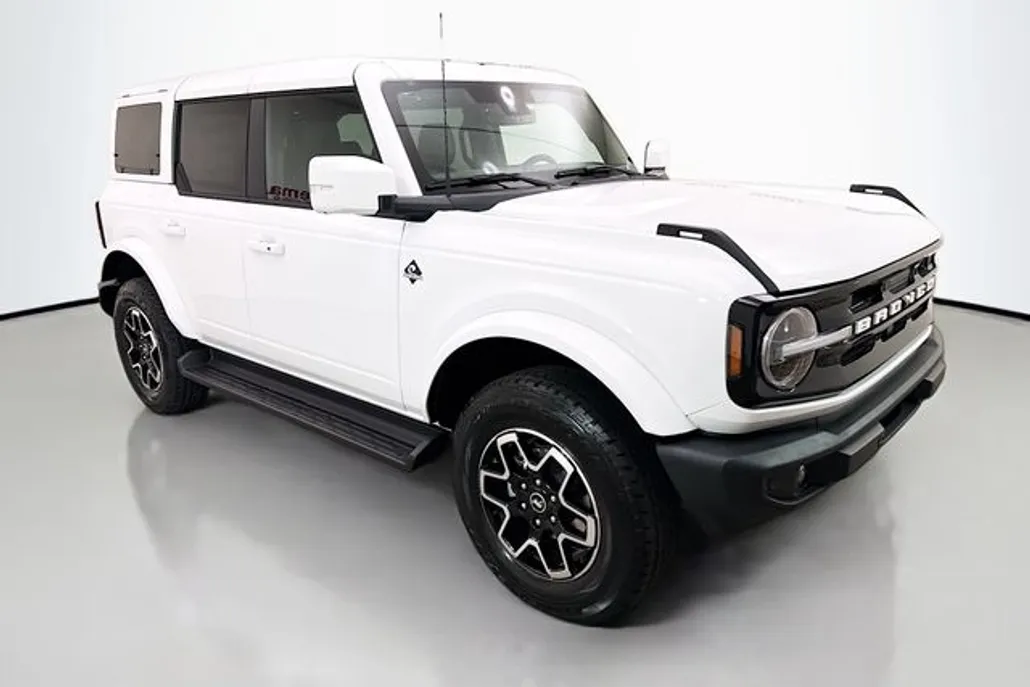 2025 Ford Bronco Outer Banks photo 1