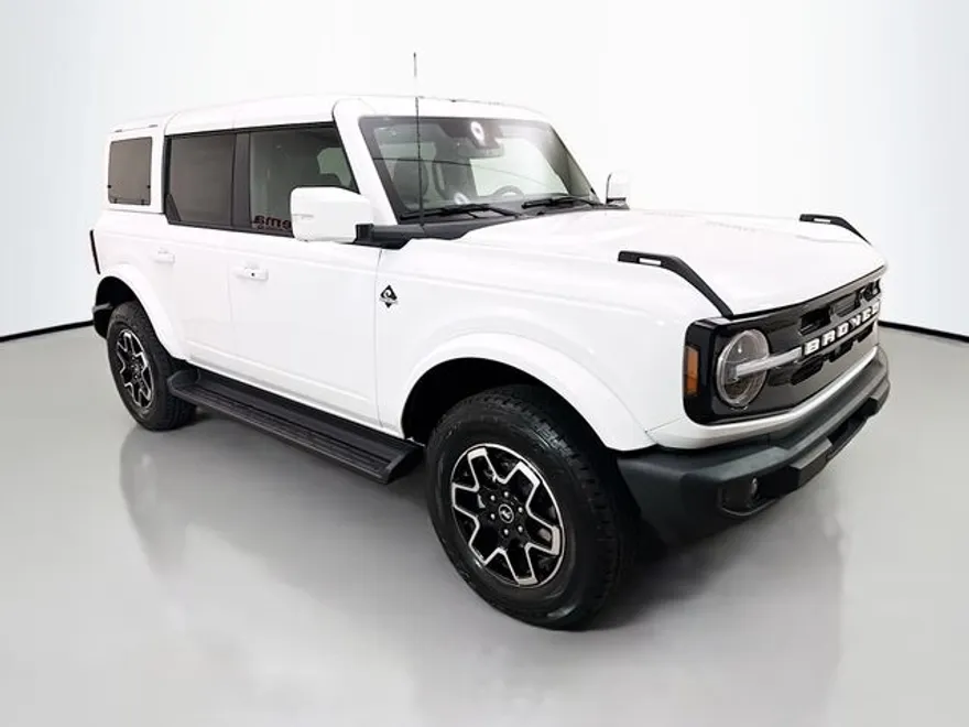 2025 Ford Bronco Outer Banks photo 1