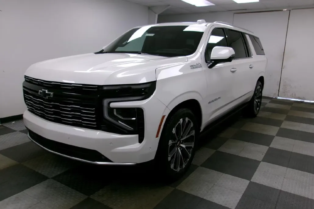 2025 Chevrolet Suburban High Country photo 1