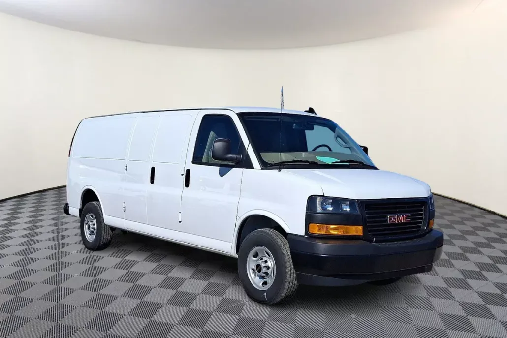 2024 Gmc Savana Cargo 2500 photo 1